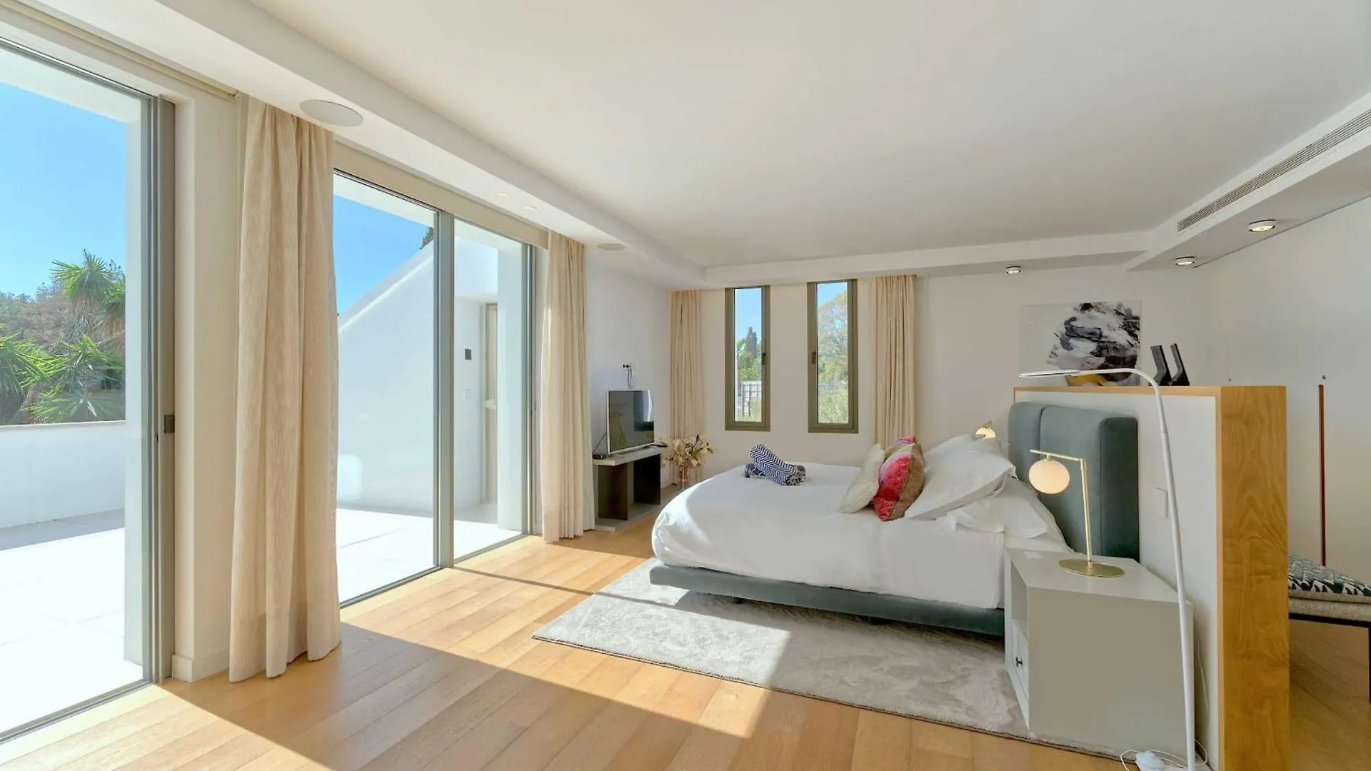 2244 New Modern Luxury Villa In Puerto Banus Marbella