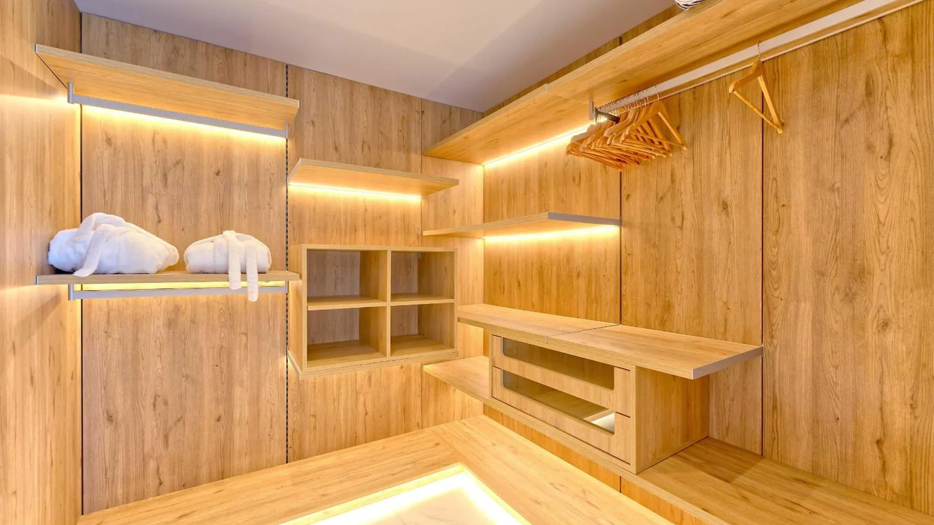 2244 New Modern Luxury Villa In Puerto Banus Marbella