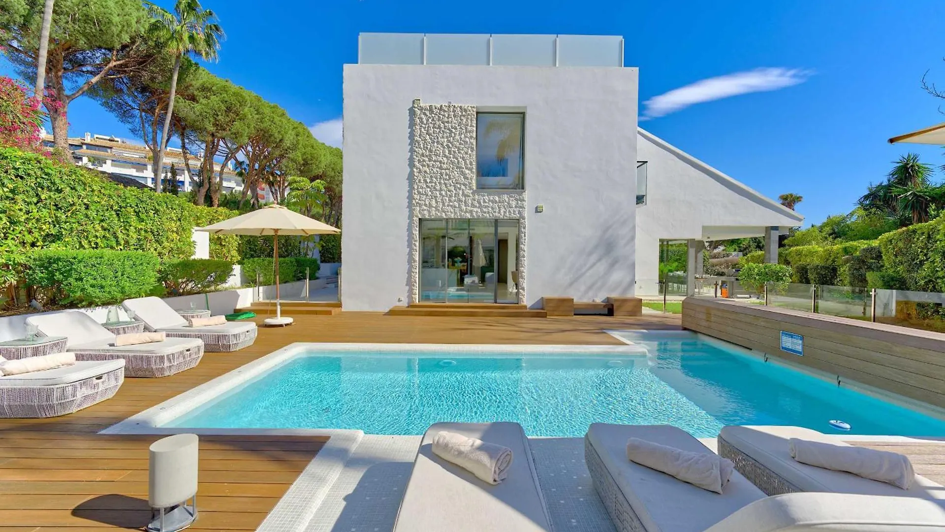 2244 New Modern Luxury Villa In Puerto Banus Marbella